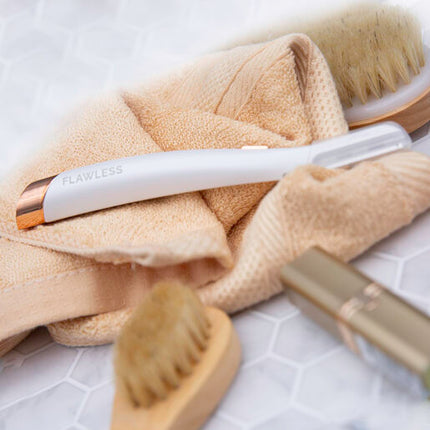 Flawless Finishing Touch Dermaplane Glow