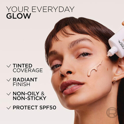 L’Oréal Paris Bright Reveal Tinted Daily Fluid SPF 50 light