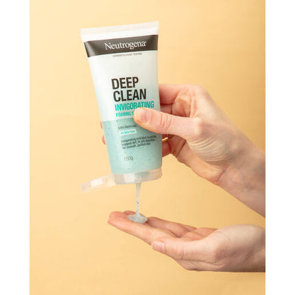 Neutrogena Deep Clean Invigorating Foaming Scrub 150g