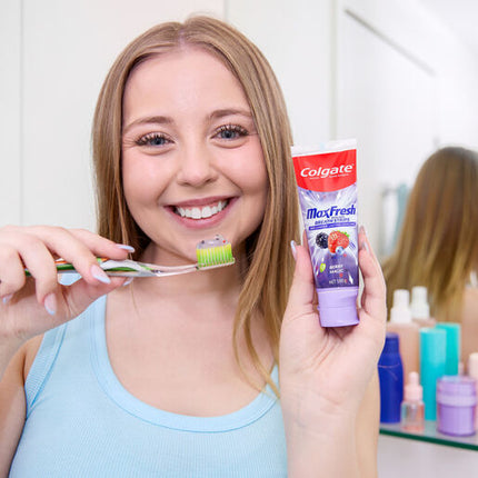 Colgate Toothpaste Max Fresh Berry Magic 100g